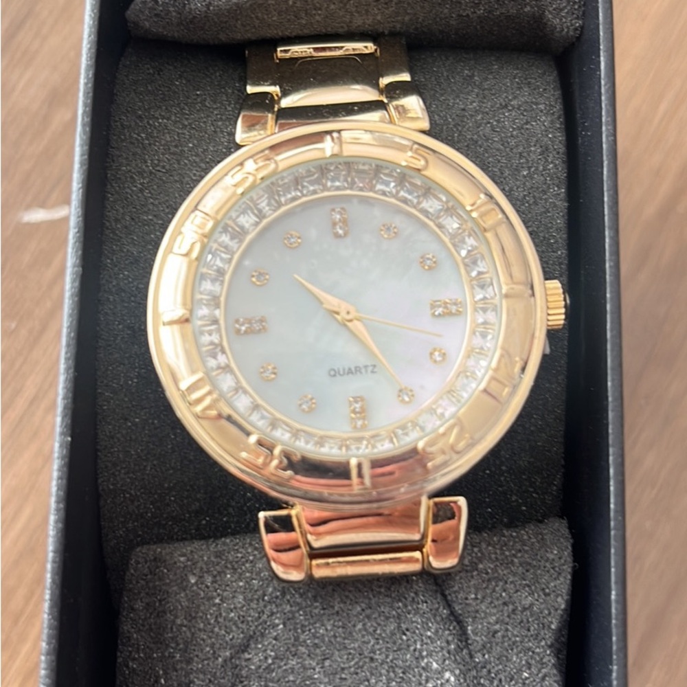Women’s stainless steal quartz watch